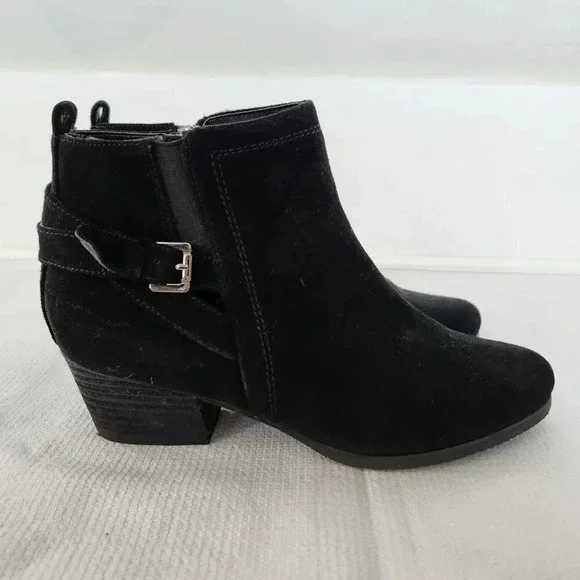 Blondo Idra Like New Black Suede Bootie Waterproof Ankle Buckle Size 8.5 Zipper - Picture 4 of 10